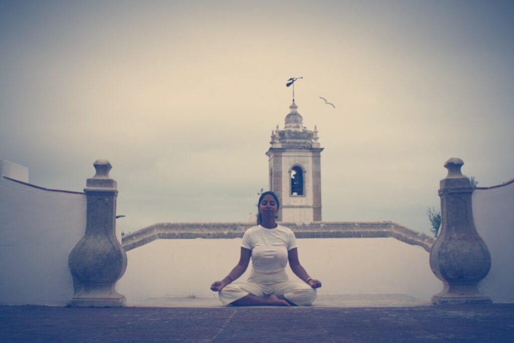isha yoga meditation, learn to meditate